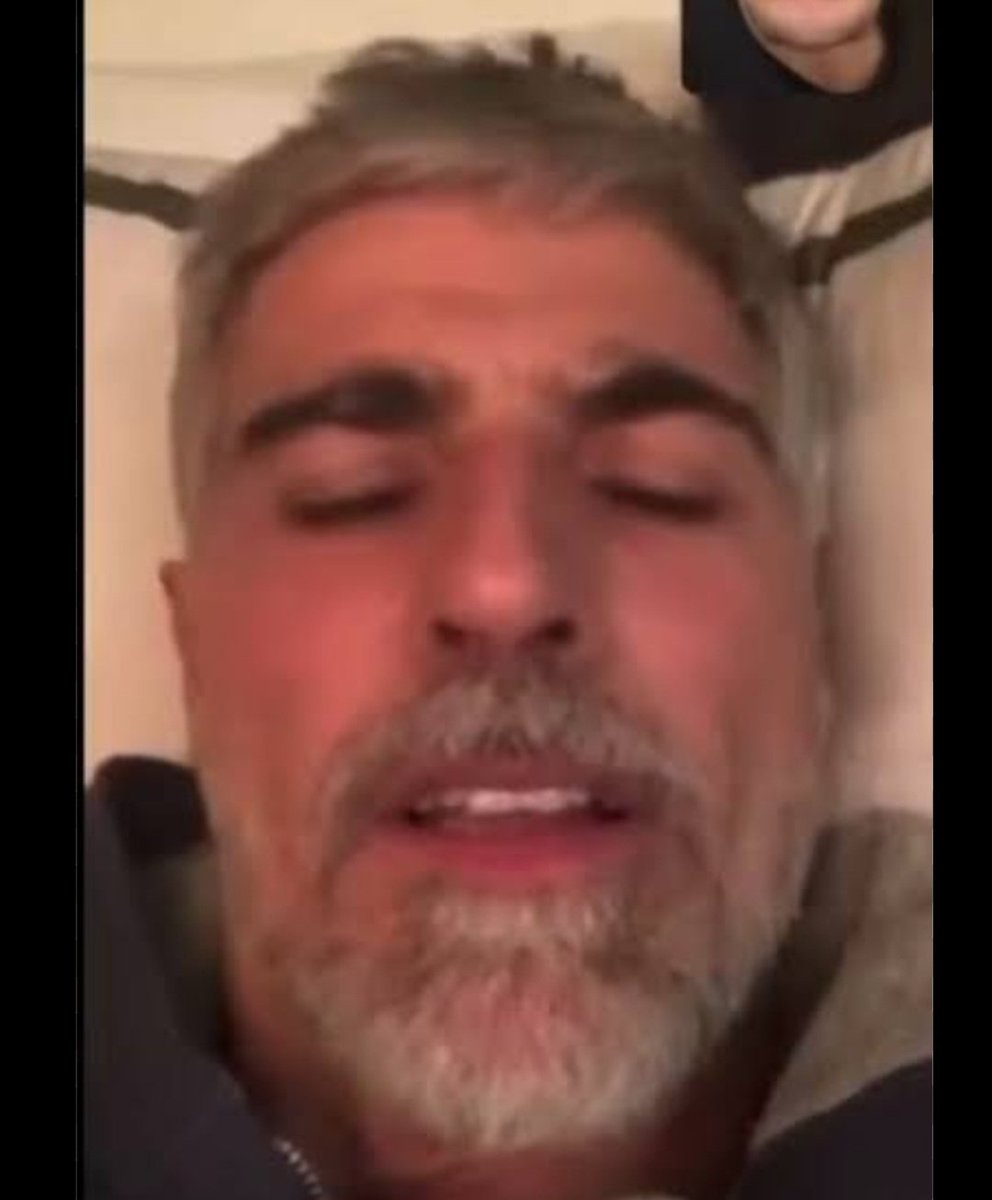 JoaquinTeixeira's tweet photo. ⚠️ #URGENTE Famosos saem em defesa do dólar ter batido 6: "Pelo menos tiramos o Bozo". #EquipeJT https://t.co/8EjJJUdk3i