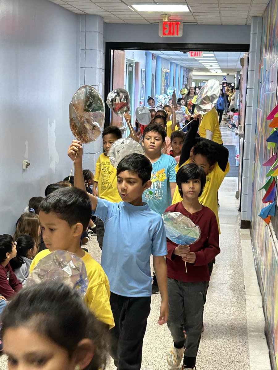 2nd graders treated the school to a “Thanksgiving Day” Balloon Parade!