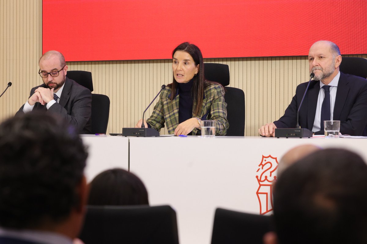 📢<a href="/rut_merino/">Ruth Merino</a>: "Ponemos a disposición de autónomos y empresas afectadas por la riada 3️⃣5️⃣0️⃣ M€ a coste cero”

👉estos préstamos bonificados y los más de 400 M€ en ayudas directas muestran la determinación de <a href="/generalitat/">Generalitat</a> por avanzar en la recuperación

📋breu.gva.es/b/X0xXdSOjtB