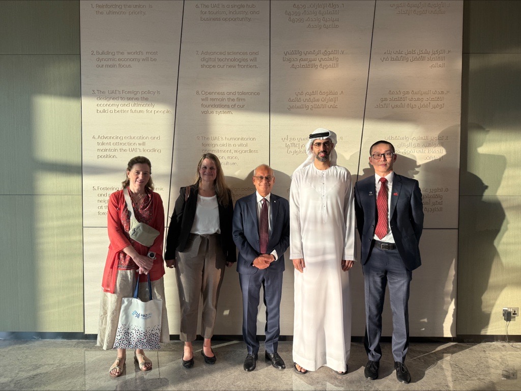 Vivek Goel (@uwaterloopres) on Twitter photo AGF is philanthropic organization empowering Emirati and Arab Youth through quality education and upskilling. We discussed opportunities where @CEE, <a href="/UWaterloo/">University of Waterloo</a> and AGF can collaborate when it comes to work-integrated learning, co-op and ensuring graduates are future-ready. AGF is philanthropic organization empowering Emirati and Arab Youth through quality education and upskilling. We discussed opportunities where @CEE, <a href="/UWaterloo/">University of Waterloo</a> and AGF can collaborate when it comes to work-integrated learning, co-op and ensuring graduates are future-ready.