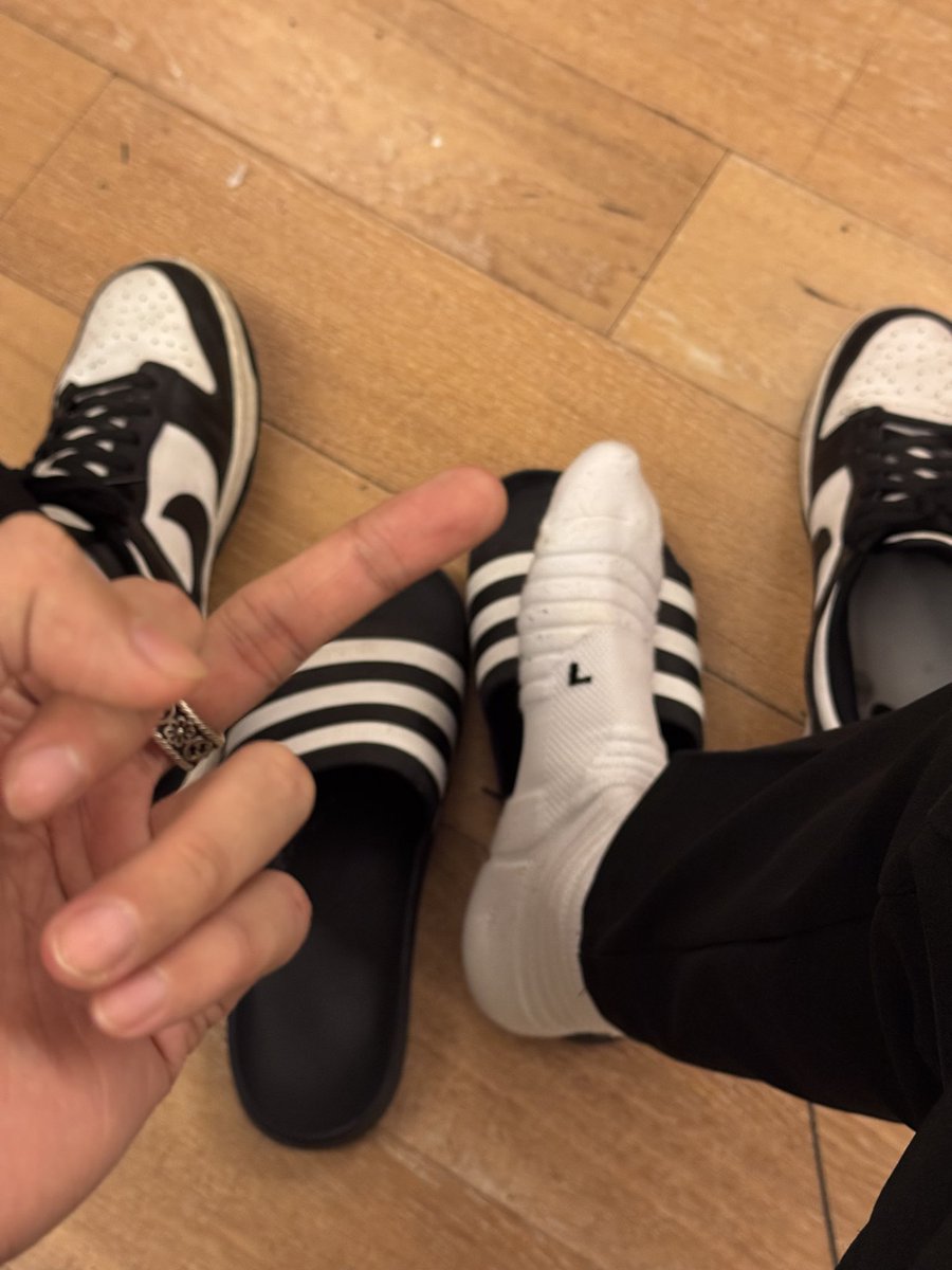 zmmshis's tweet photo. 新鲜的🧦  🖕 https://t.co/WOf5pTeLbW