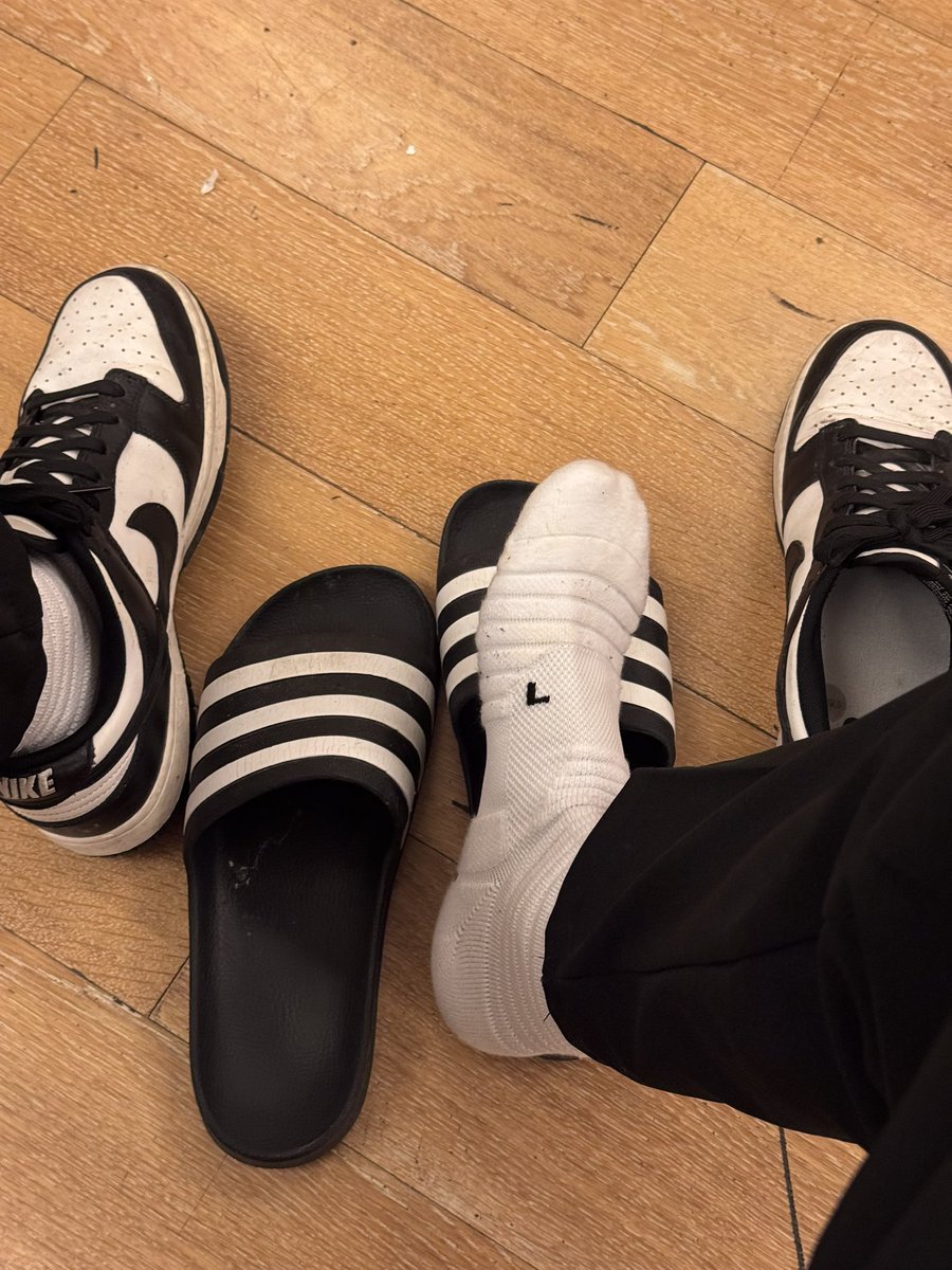 zmmshis's tweet photo. 新鲜的🧦  🖕 https://t.co/WOf5pTeLbW