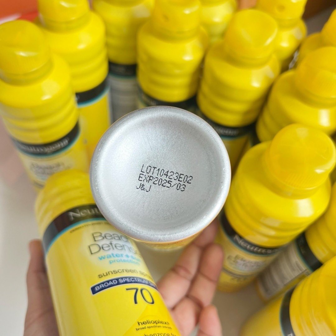 PoopIm10's tweet image. Neutrogena Beach Defense Sunscreen Spray 184g

🛒 550฿ ส่งฟรี 🚚 ของแท้💯💯

☀️ สเปรย์กันแดด + กันน้ำ ใช้ได้ทั้งผิวหน้าและผิวกาย 

#ส่งต่อคสอ #ส่งต่อสกินแคร์ #ส่งต่อเสื้อผ้ามือ2 #ส่งต่อครีมกันแดด #ครีมกันแดด #ส่งต่อเครื่องสําอาง #ส่งต่อเครื่องสำอางค์ #รีวิว