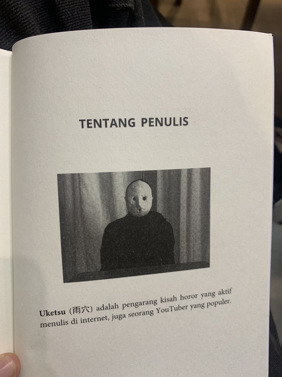Bagian “Tentang Penulis” yang serem jatuh kepada novel ini