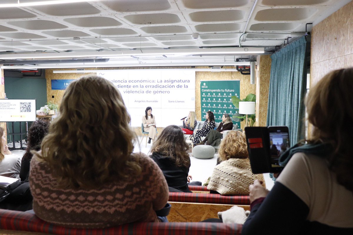 ✨ Cuando el dinero NO manda en el amor 💸❤️ ✨

Ayer en la sede de @NantikLum aprendimos que "La #violenciaeconómica es como un candado invisible: no lo ves, pero te impide avanzar."🔒

#EmpoderamientoFinanciero #25N