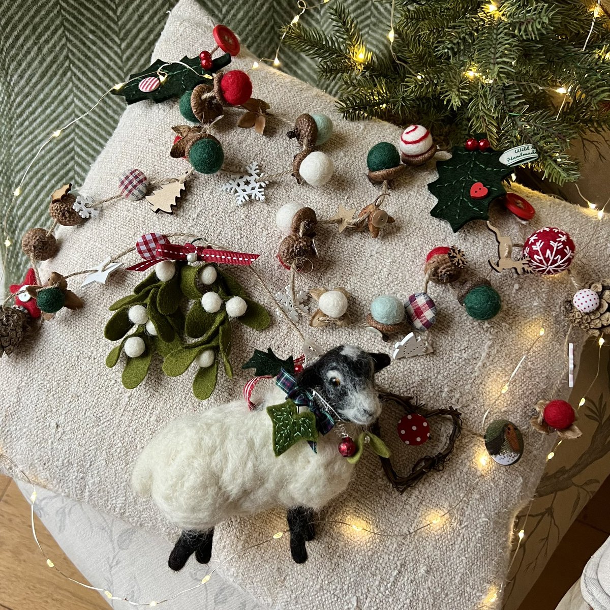 WildandWool's tweet photo. Orla sheep was hugely proud of her Scottish heritage and trod lightly between the carpets of heather on the brushy hillsides as the grey clouds dropped their snowy load ❄️
#Christmasgarland #blackfacesheep #choosewool #campaignforwool #madeinBath #fortheloveofwool #needlefelt https://t.co/g2MRAxLKQd
