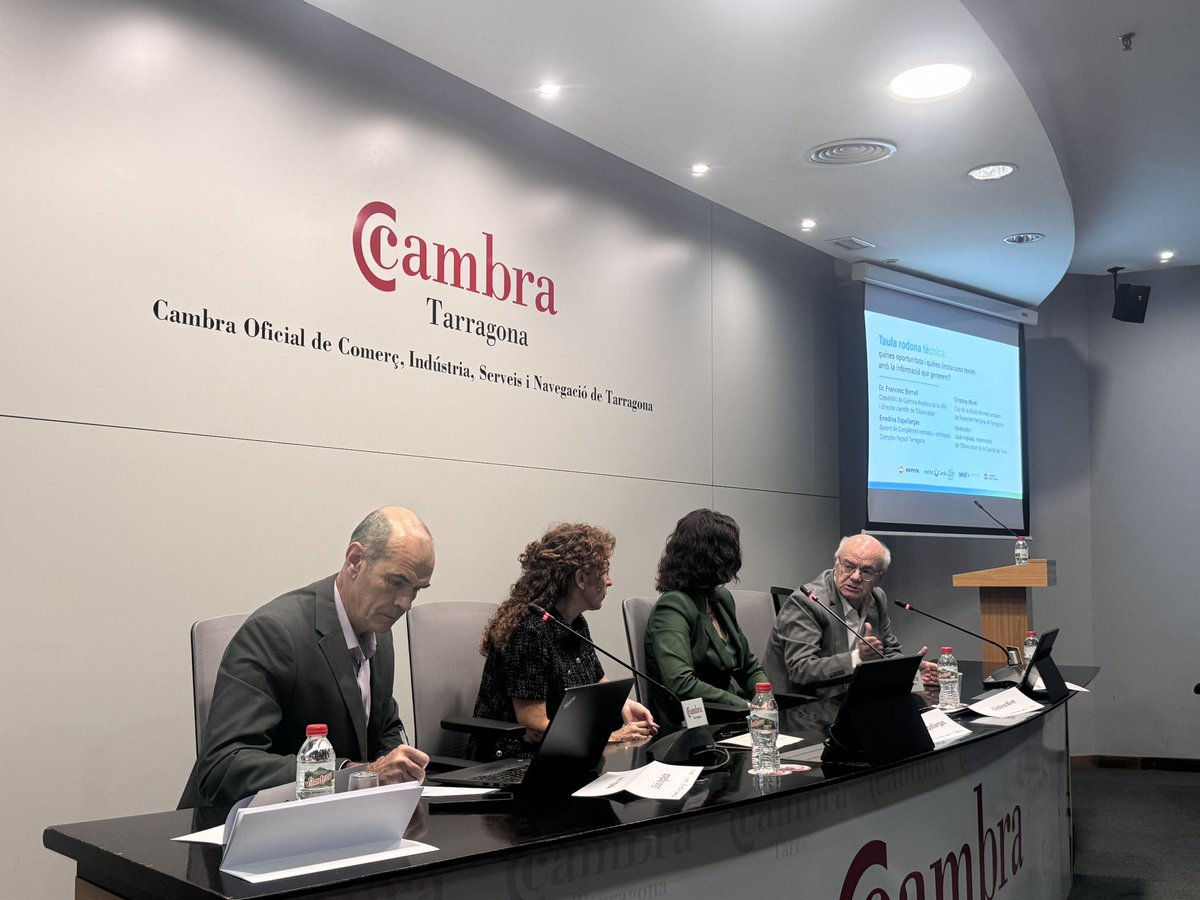 CromaUrv's tweet photo. Today our group leader Francesc Borrull participated in a debate table at the #OQACT @aeqtonline meeting "Per a qu�� serveixen les dades de la qualitat de l'aire?  Oportunitats i Limitacions" at @CambraTarragona https://t.co/uSlUvmnPdU
