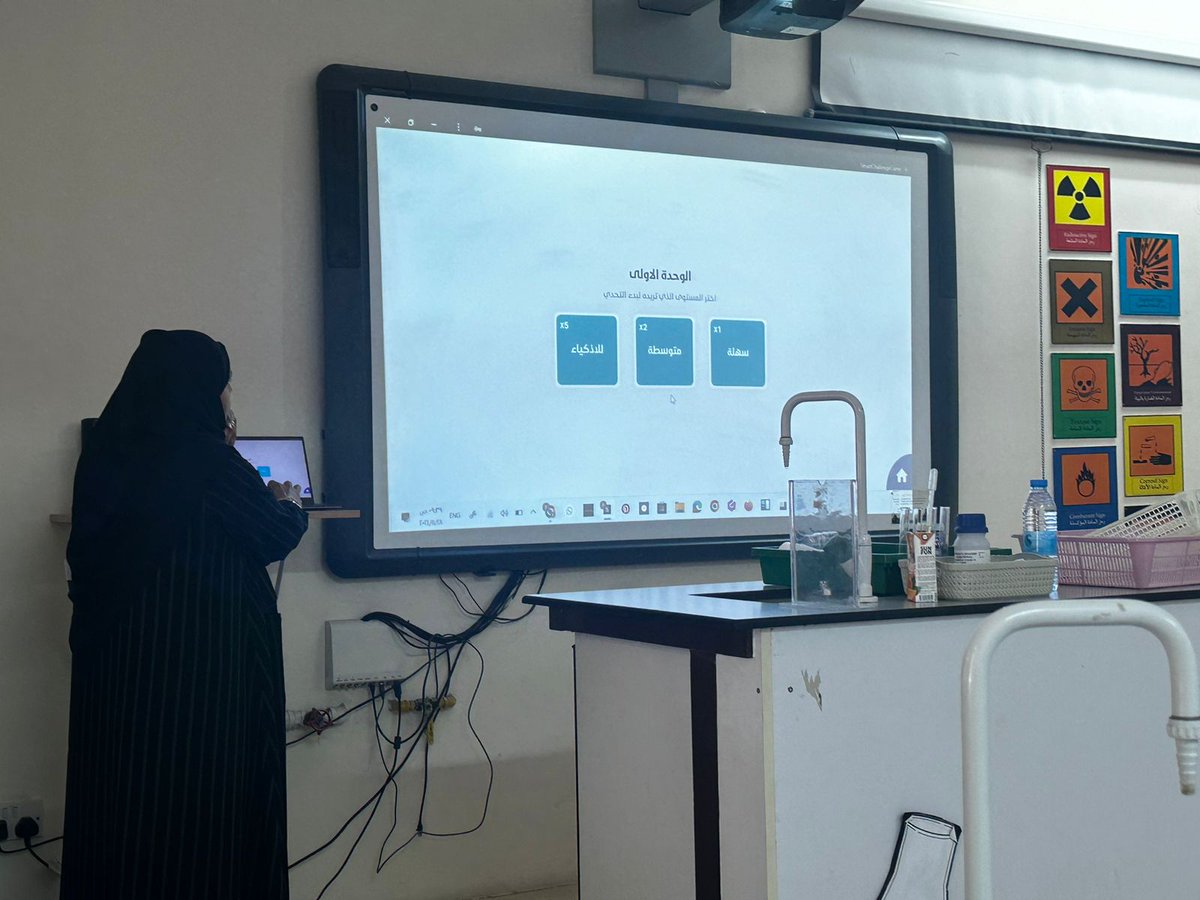 EduGovMct1543's tweet photo. كل الشكر والتقدير للمعلمة المبدعة أ.ياسمين البلوشيه التي قدمت ورشة برنامج التحدي الذكي لتفتح أمام طالباتنا أبواب التفكير الإبداعي وتنمية القدرات. جهودك معلمتي بصمة تميز وإلهام تستحق الثناء.@eso_seeb @mct_edu @Eduactivemct https://t.co/LO7HaS9v5I