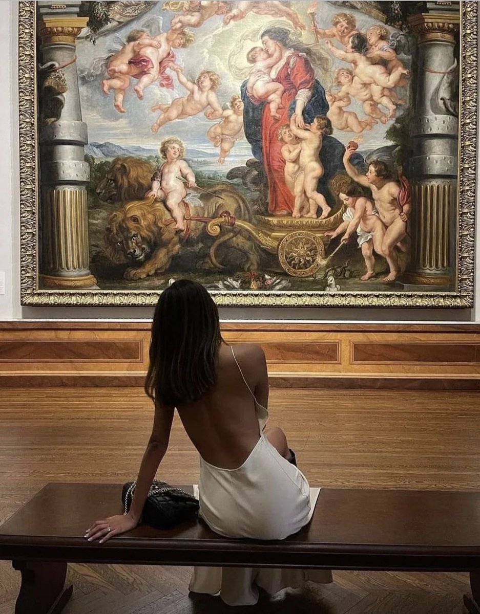 classyladylife's tweet image. she a museum girl.