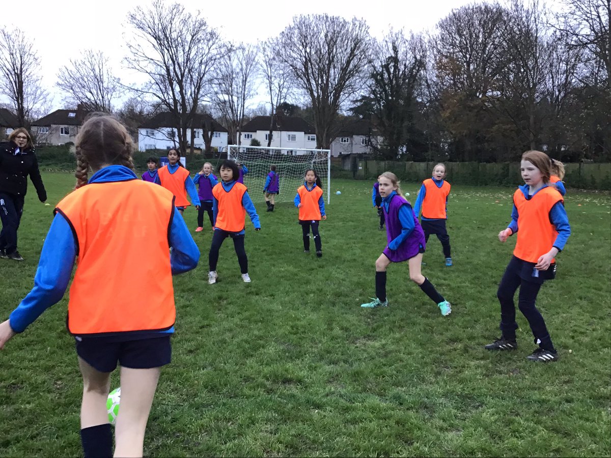 ECSPrep's tweet image. A very fun afternoon of Girls House Football, what great sportsmanship and teamwork! Well done Arundel! @EwellCastleUK @ECSPE @EwellCastleHead @ewe