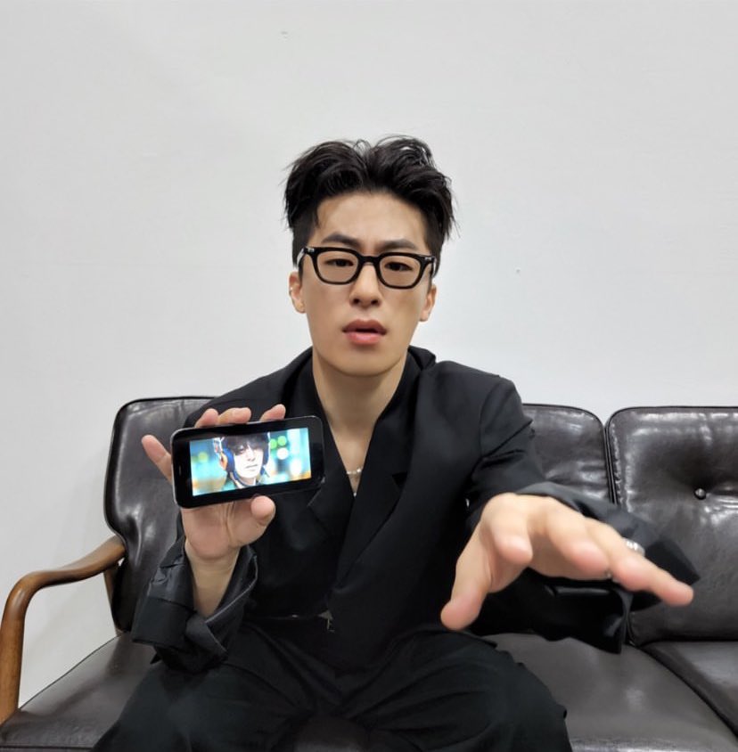 폰 들이미는거 넘 구교스러움