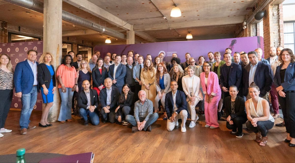 The 2025 Sommeliers Choice Awards has once again gathered an extraordinary panel of judges to evaluate wines crafted for the on-premise market. #foodwinespirits #sommelierschoiceawards #wine #winereviews
santemagazine.com/from-master-so…