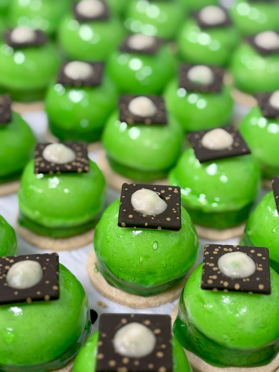 TPatisseries's tweet image. Our PlantBased/NGCI Pear Sphere 🍐🍐

With soft pear mousse, on a crunchy biscuit; covered in a vibrant green glaze. 

A spectacle of a dessert, especially that pears are in season ⭐️

#pear #patisserie #plantbased