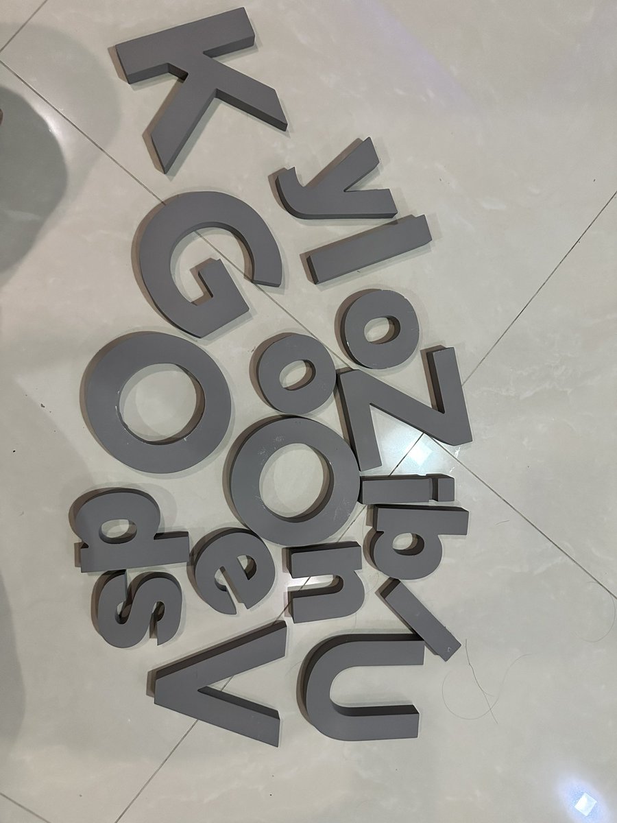 im gonna paste something on my wall, can you guess what is the sentence? 1 correct answer will get a free drawing from me😆 deadline will be 48hrs from this post!  

correct answer, like &amp; retweet to enter the free drawing raffle!