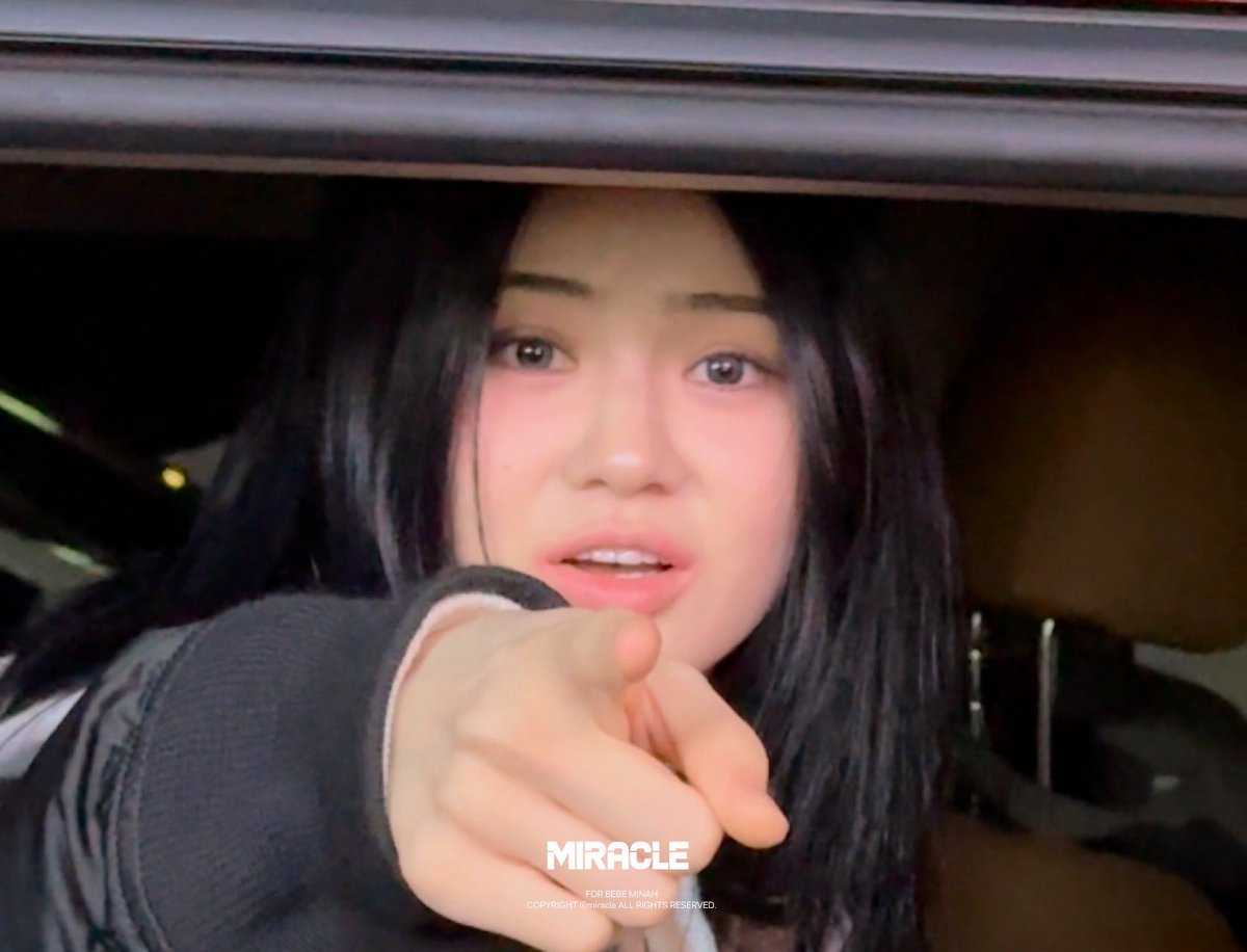 241128
눈으로 보느라 제대로 담지못한….📸🐱

#베베 #민아 #BEBE #MINAH