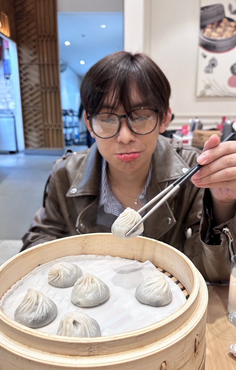 axllukecab's tweet photo. My love for choco xialongbao is smthng else https://t.co/Xn2CeBx6kv