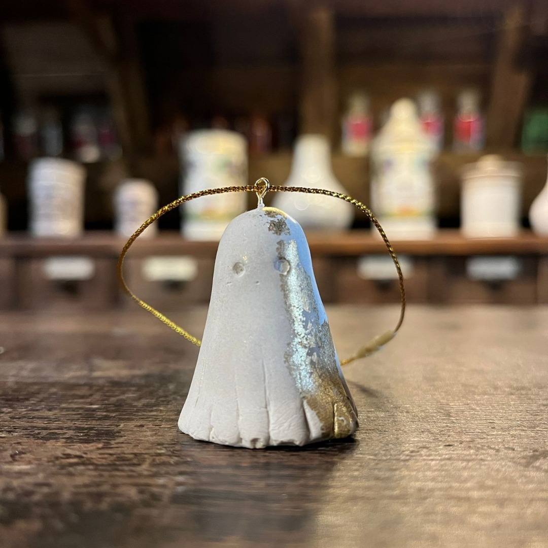 🎄 Ready to get into the Christmas spirit? The Old Op Shop is here to help!

Check out our new range of handmade Christmas tree ornaments, available in store now. 

Visit us during our opening hours on Thursday to Sunday to pick up a beautiful new orname… instagr.am/p/DC6uyYrRID9/