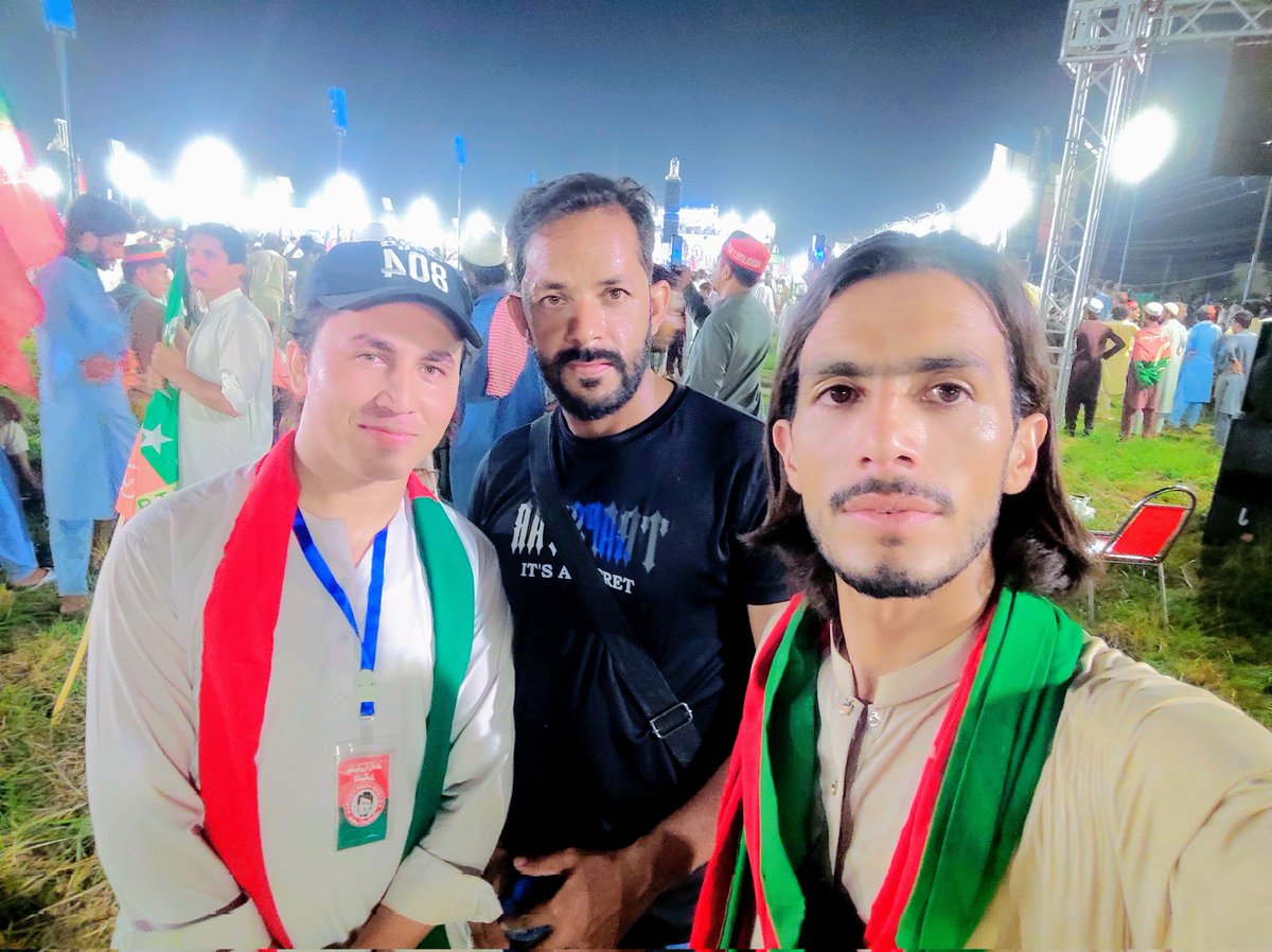 عمران خان کا سپاہی امین وزیر جو ڈی چوک سے اغواء ہوا ہے ابھی تک کوئی رابط نہیں ہو پا رہا ہے ۔ تمام انصافین آواز اٹھاؤ ۔ 

<a href="/Amin_Wazir_Ik/">Amin Wazir</a>