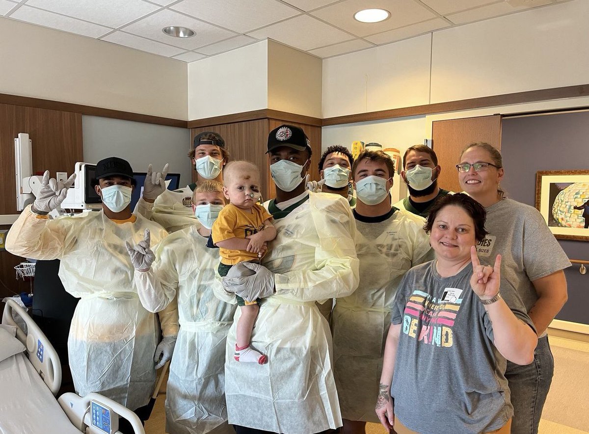 JDuttenhefer's tweet photo. Today, I just want to say how thankful we are as NDSU Athletes for the opportunities made by @NDSUfootball and @GandGCollective to get out in the community. A big shoutout to all the healthcare workers and those specifically at Sanford Children’s Hospital! Happy Thanksgiving! https://t.co/8ZKrVW326U