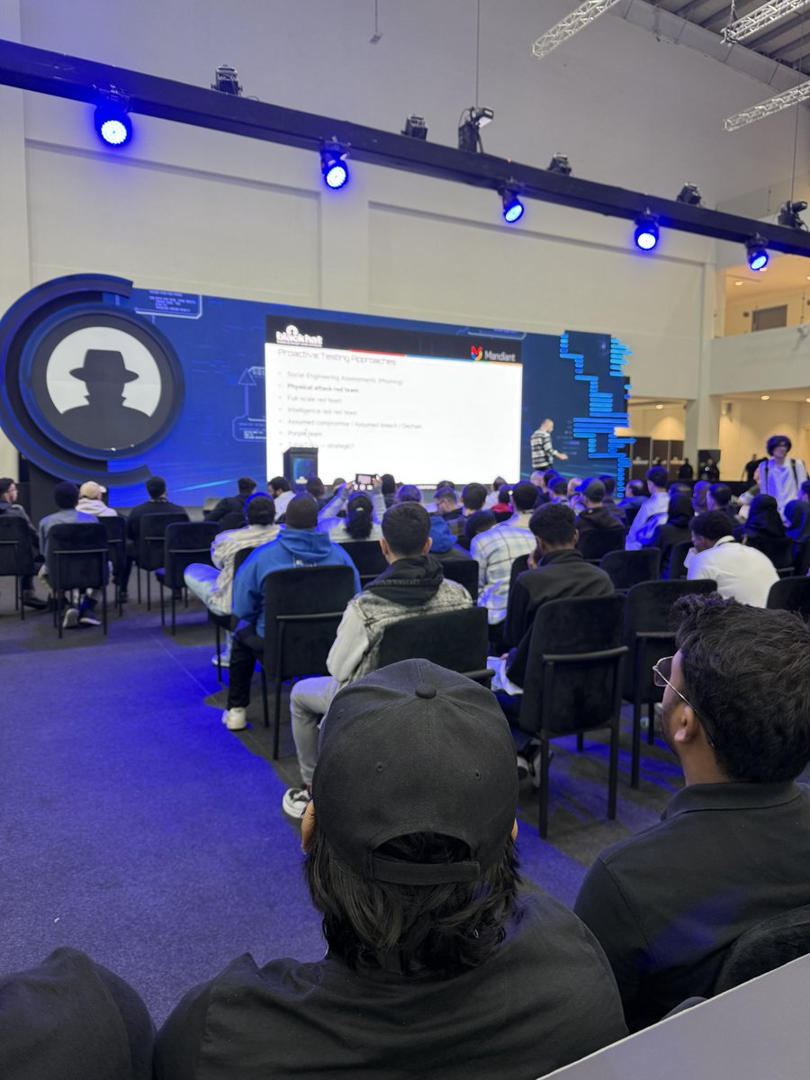 #BHMEA2

Physical Red Teaming 🔥🤙
<a href="/KINGSABRI/">𝓢𝓪𝓫𝓻𝓲</a>