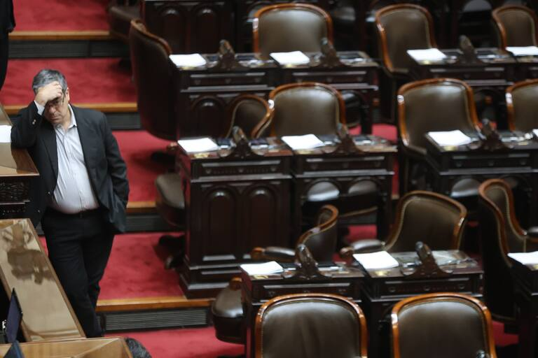 El vergonzoso triunfo de la #FichaSucia
Una mayoría de la política no quiere una ley tan básica como no aceptar candidatos condenados por la Justicia por delitos contra el Estado. 
No hubo 129 diputados sentados en sus bancas; no  habrá #FichaLimpia