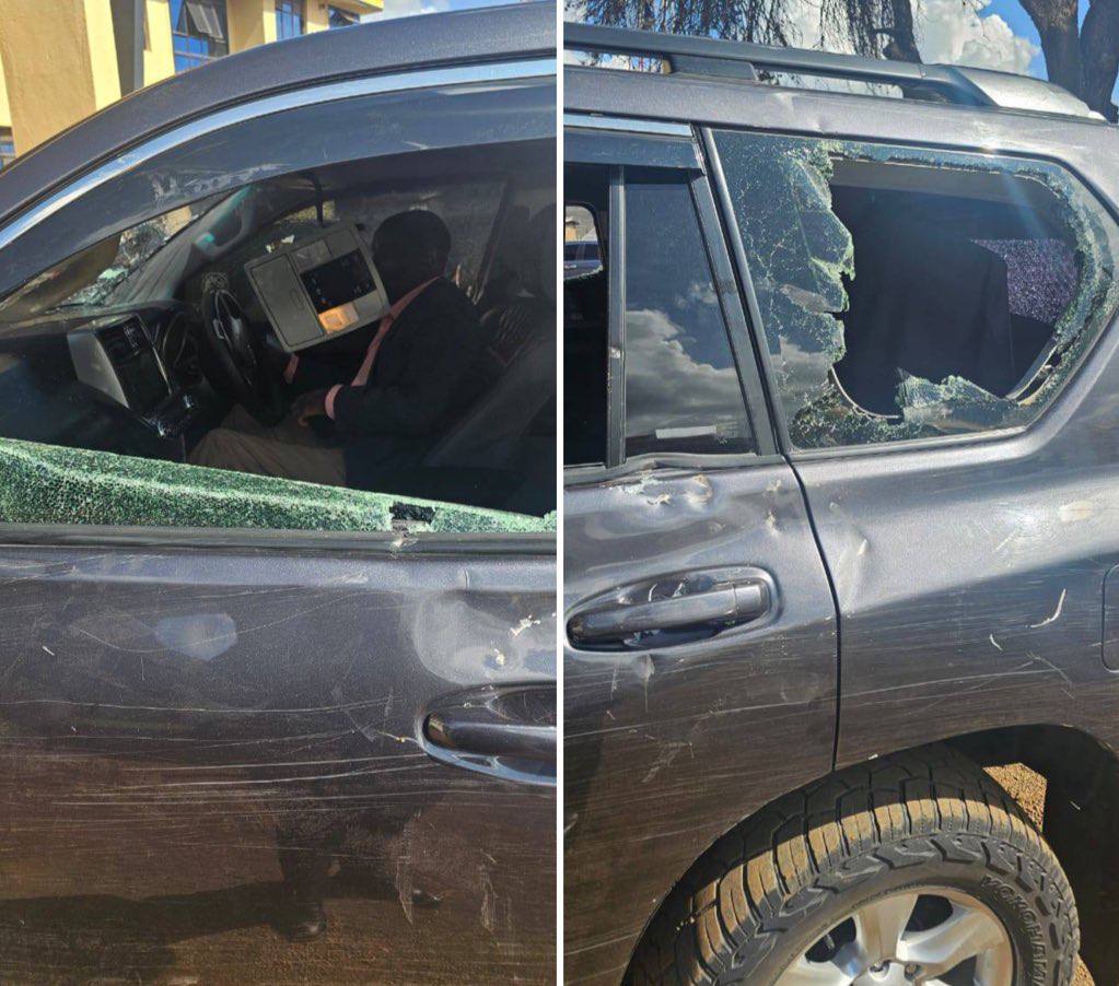 BenardMzalendo's tweet photo. Was the Attack of the Former DP Rigathi Gachagua in Limuru Burial Sponsored by State or Stage-managed by himself?

Watch a thread 🧵 of videos from the incident to find out the TRUTH👇👇👇 https://t.co/omWyPecE1M