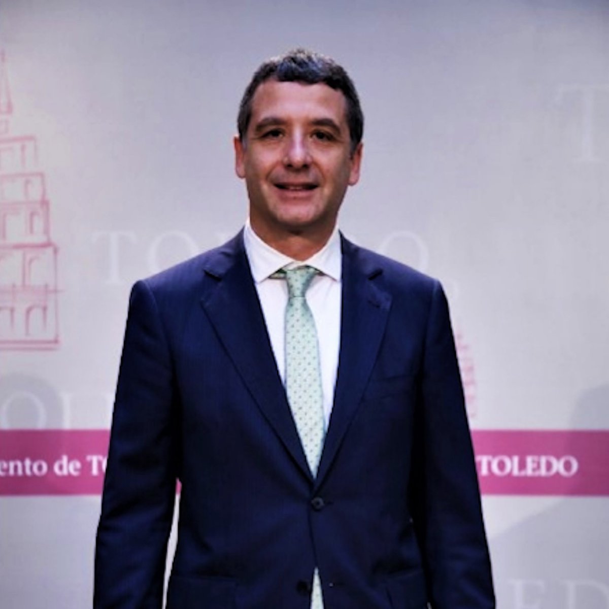D. Esteban Paños, concejal <a href="/ToledoAyto/">Ayuntamiento de Toledo</a> durante 8 años, falleció a los 53 años edad. 
Concejal que se ganó la simpatía de la ciudadanía por su cercanía y trabajo.
Se le echará de menos y se recordará su compromiso con el vecindario de #Toledo. 
Condolencias a sus familiares.
DEP