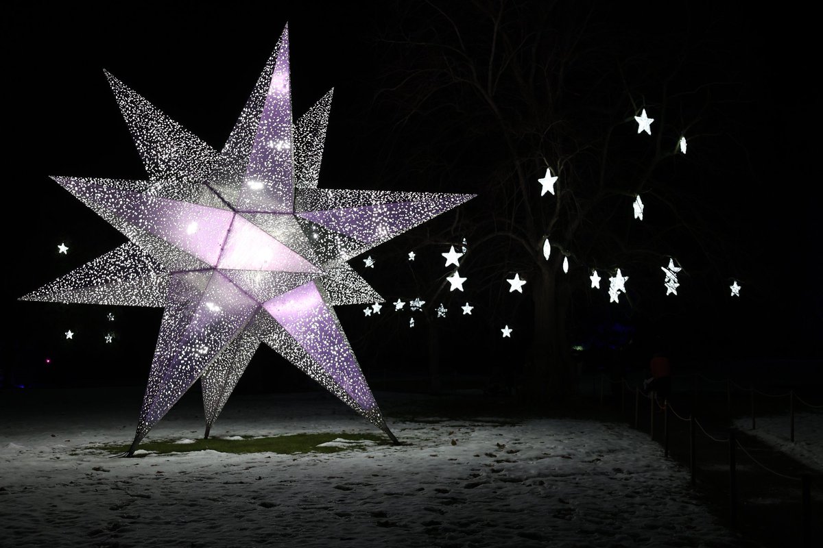 Last week we checked out Christmas at Belton and its magical trail of festive lights. 🎅 #ChristmasAtBelton It’s open now till January 1st! Get your tickets: premier.ticketek.co.uk/shows/show.asp…