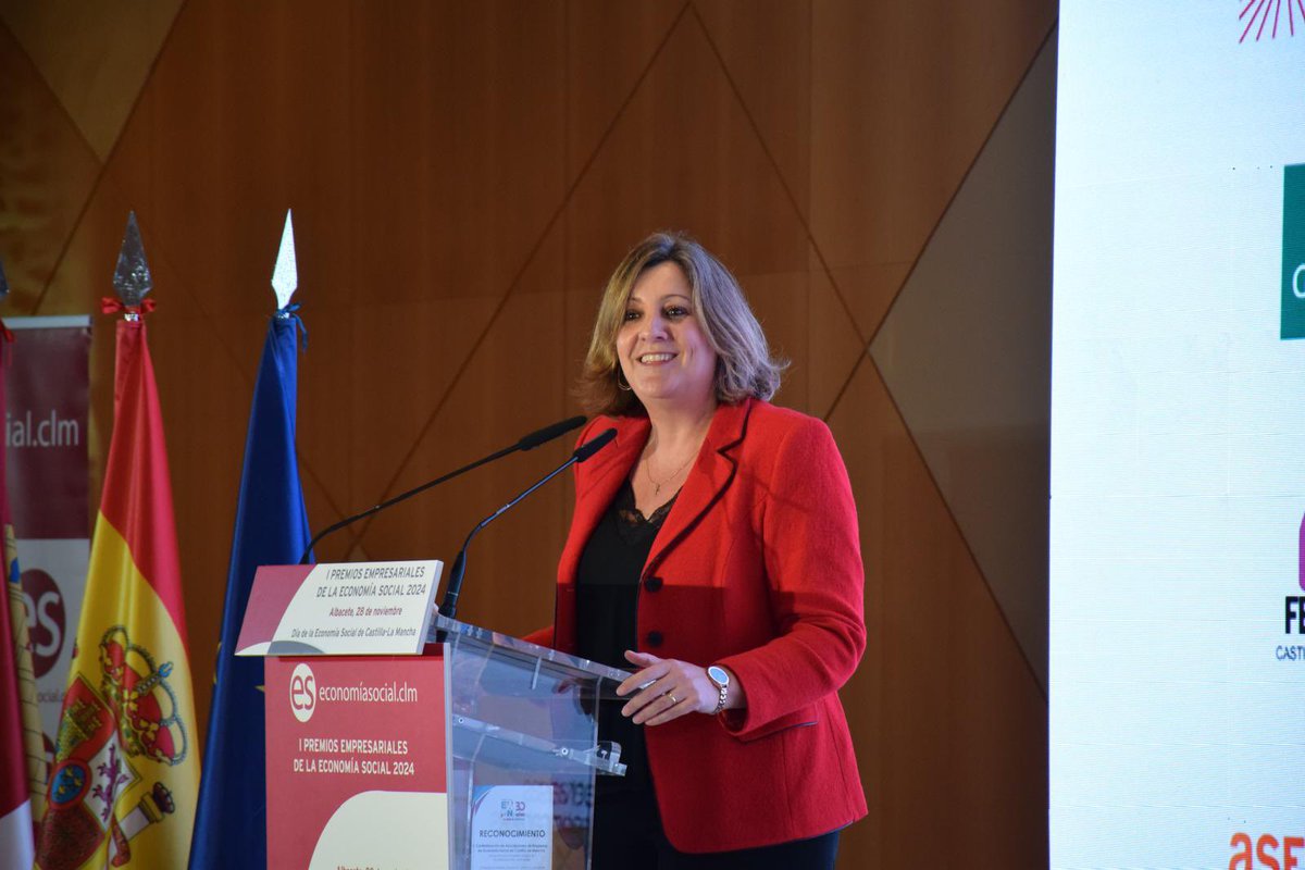 Economía Social Castilla-La Mancha (@economsocialclm) on Twitter photo Hoy hemos entregado los I Premios Empresariales de la Economía Social. Nueve han sido las empresas galardonadas. 
La Distinción Especial ha sido para el Pte. <a href="/CEPES2/">CEPES</a> Hoy hemos entregado los I Premios Empresariales de la Economía Social. Nueve han sido las empresas galardonadas. 
La Distinción Especial ha sido para el Pte. <a href="/CEPES2/">CEPES</a>