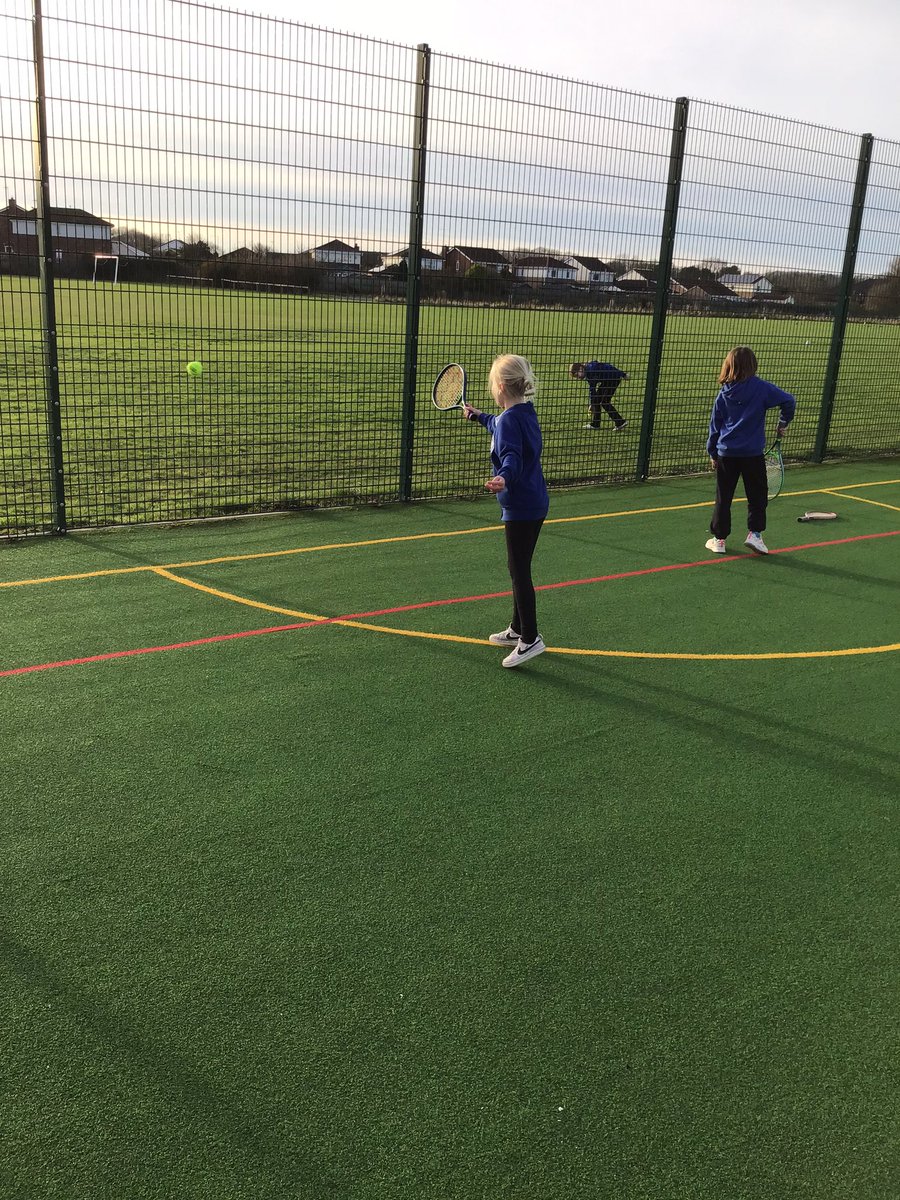 HilderthorpeSch's tweet photo. 4CT were working hard to develop their backhand skills today. It wasn’t easy for some but they showed the school values of perseverance and resilience #hildyear4 #hildPE #hildvalues @primarystep https://t.co/sflavx81qO