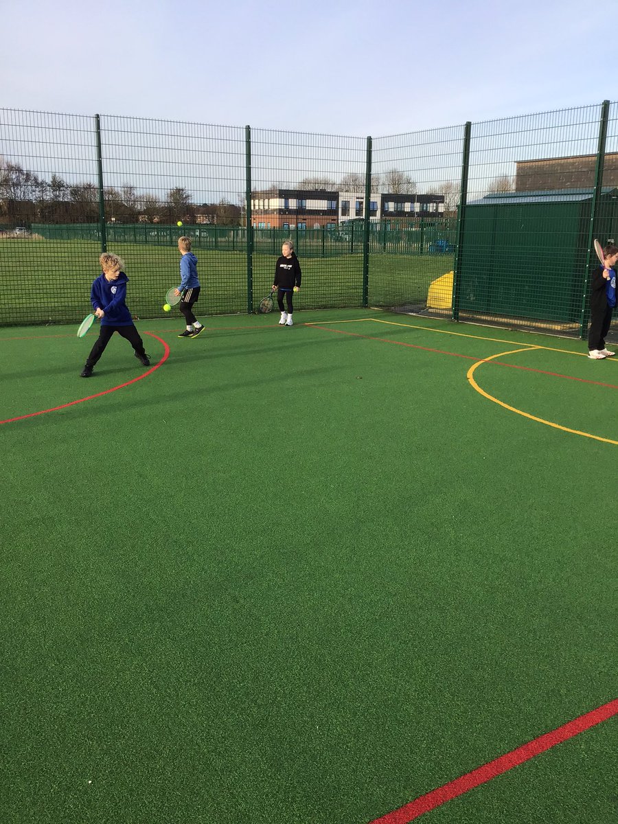 HilderthorpeSch's tweet photo. 4CT were working hard to develop their backhand skills today. It wasn’t easy for some but they showed the school values of perseverance and resilience #hildyear4 #hildPE #hildvalues @primarystep https://t.co/sflavx81qO