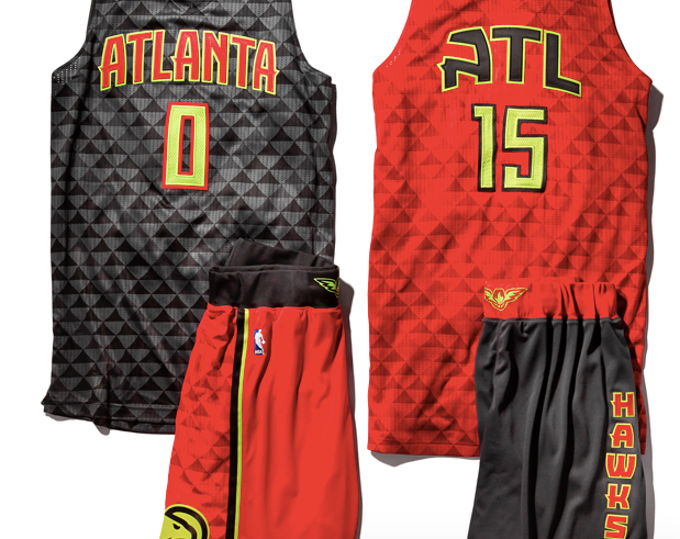 ATLHawksFR's tweet photo. Très bonne question !

Il me semble que c'est un jersey custom.

Je reconnais la police "Hawks" en biais de la période 1992-95. Le jaune pétant c'est bien 2015-20. Le vert c'est plus un hommage de 1970-72. Par contre, cette forme de faucon rouge ne me dit rien. https://t.co/nfO1Bg2II5