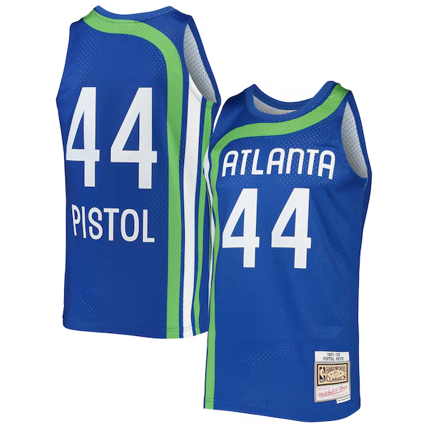 ATLHawksFR's tweet photo. Très bonne question !

Il me semble que c'est un jersey custom.

Je reconnais la police "Hawks" en biais de la période 1992-95. Le jaune pétant c'est bien 2015-20. Le vert c'est plus un hommage de 1970-72. Par contre, cette forme de faucon rouge ne me dit rien. https://t.co/nfO1Bg2II5