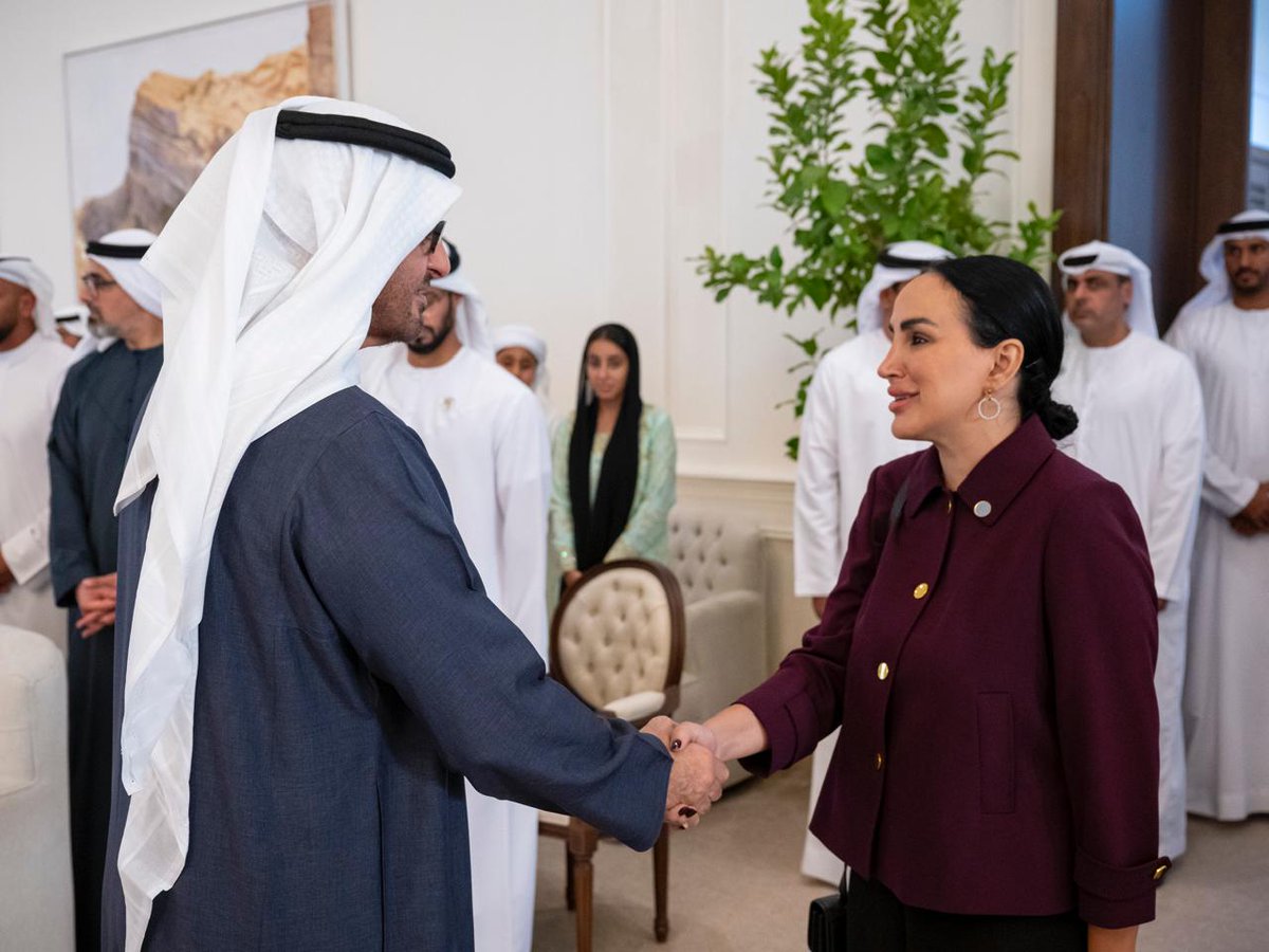 MMoursel's tweet image. مع صاحب السمو الشيخ #محمد_بن_زايد_آل_نهيان
حفظ الله #الامارات قيادةً وشعباً ❤️🙏