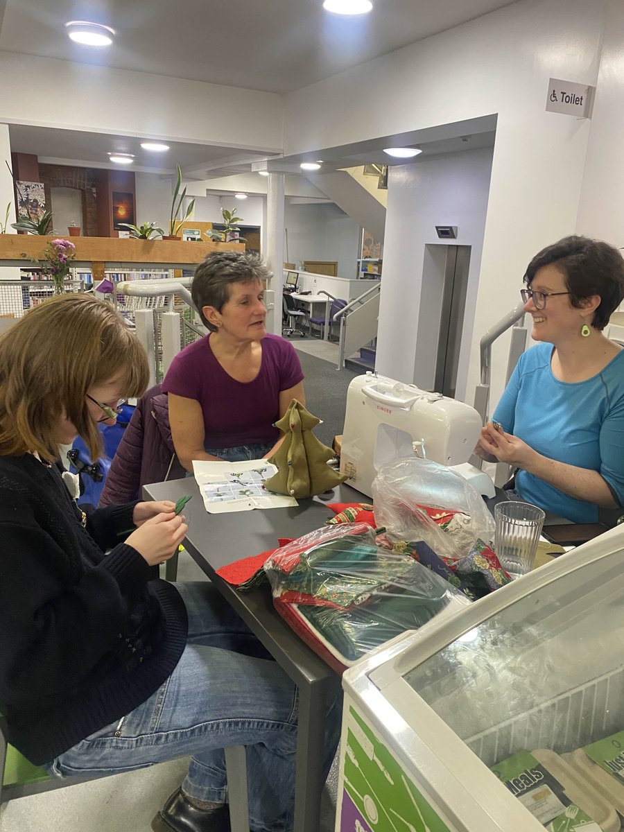 TheFoodWorksSHF's tweet photo. Each month, we host a social event ๐
This November, we held a crafty social for our volunteers! ๐จ It was a wonderful evening of laughter, creativity, and great company as we came together from various sites across Food Works ๐
#VolunteerCommunity #foodworkssheffield https://t.co/lCTvLr8RuP