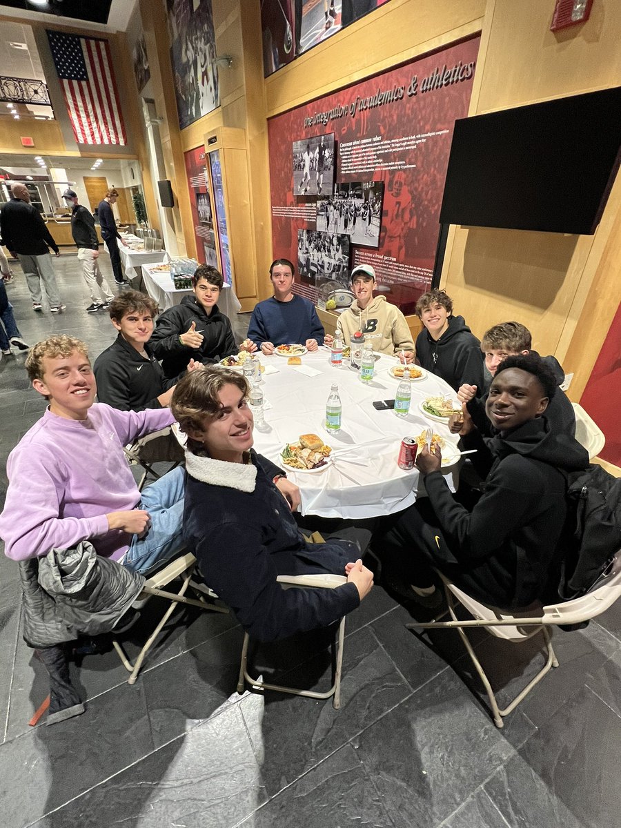 HarvardTFXC's tweet photo. From Tracksgiving to Thanksgiving …we are grateful for our Crimson family‼️🦃 https://t.co/Wls4Og0EV4