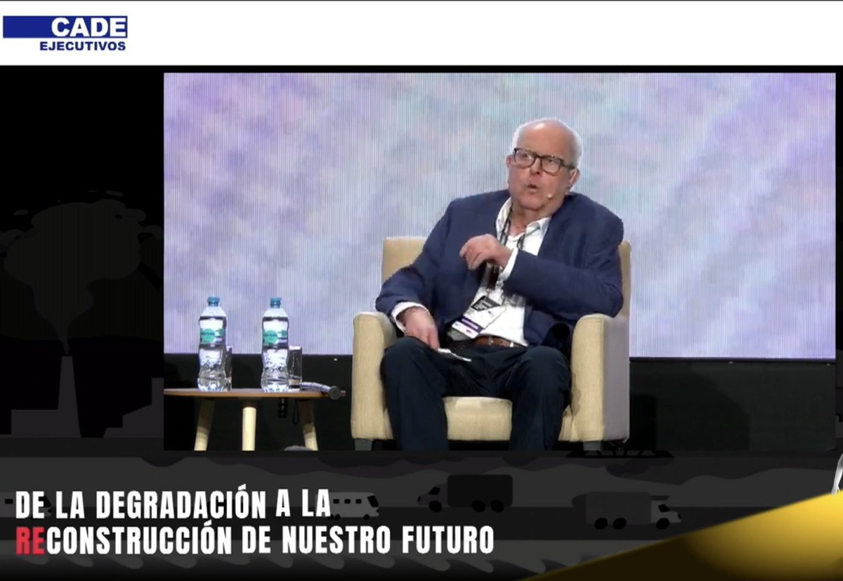 LunarejaVillar's tweet photo. Julio Velarde, presidente del BCR, desde CADE: “Es cierto que el déficit (fiscal) está bastante alto, creo que está demasiado alto. Un factor que limita la rápida reducción de la tasa de interés es que el gasto público está creciendo demasiado rápido, y tiene que controlarse”🇵🇪👇🏽 https://t.co/EDHs4s1KCC