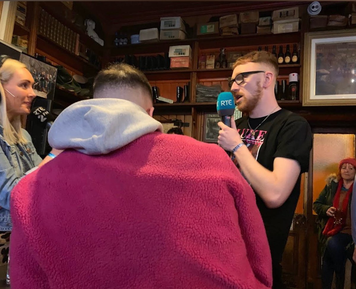 johnpeavoy's tweet image. As if I couldn’t get any more excitable, then Google then pushes my 6year old memories of @OtherVoicesLive  into my timeline… 🤣🔥🍺🎤🤭 #Dingle @DickMacksPub  @RTE2fm  @TracyClifford  #Mango #Mathman #PaulFlannery