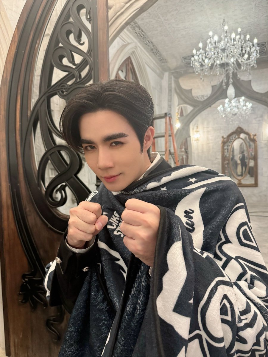 TheNextPrinceTH's tweet photo. ข้ามฟ้าเคียงเธอ The Next Prince Series 👑⚔️

สวัสดีคิวไนท์ 🌃 Q21 วันนี้พาองครักษ์พี่ชรัณมาเปิด��ิวทักทายชาวเอมมาลีค่ะ ✌️✨️

คืนนี้ถ่ายทำกันยาว ๆ ฝากทุกคนส่งกำลังใจให้กันเยอะ ๆ เลยนะคะ 🥺

The Next Prince Q21
#ข้ามฟ้าเคียงเธอQ21 https://t.co/puXrbTzDZ8