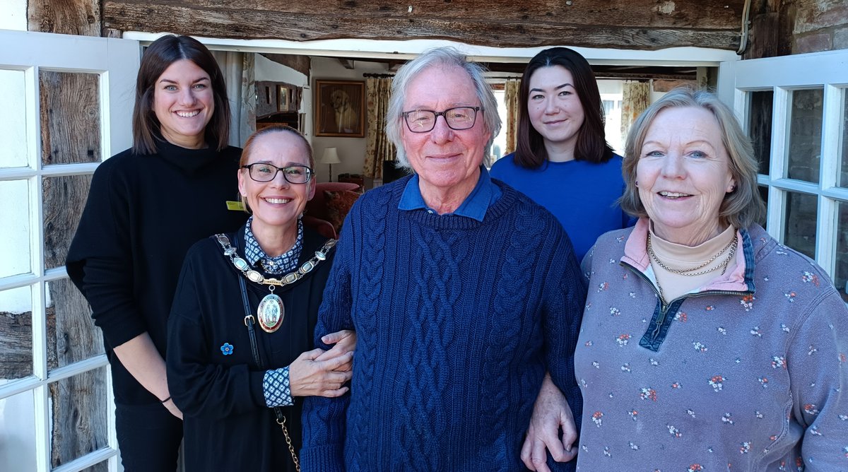 The Mayor joined a Time for Dementia visit. This programme brings together medical students &amp; families who live with dementia, enabling  students to gain insights into what life with dementia is like for families in their homes. Brilliant work by the <a href="/alzheimerssoc/">Alzheimer's Society</a> #dementia