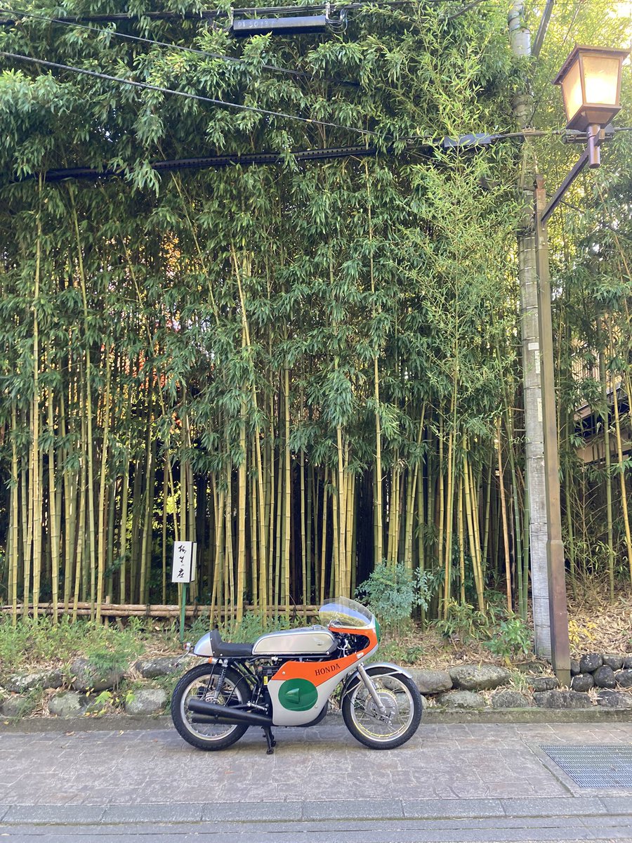 70aFr0LTJeWxLGf's tweet photo. CB72で伊豆修善寺温泉までお出かけ!
伊豆は天気も良く風が心地よくまだバイクを楽しめます🥰
#cb72
#cr72 https://t.co/8hVheqk8sw