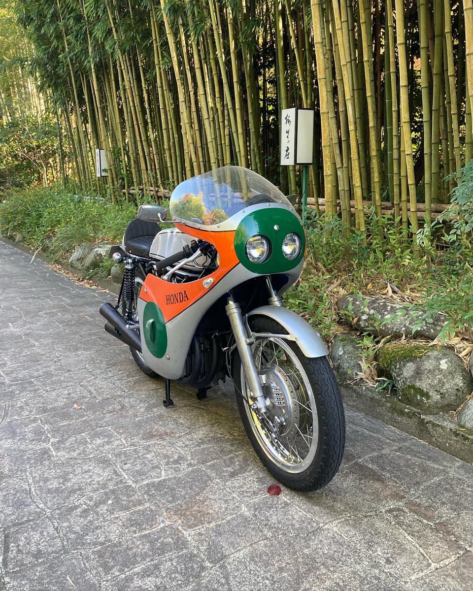 70aFr0LTJeWxLGf's tweet photo. CB72で伊豆修善寺温泉までお出かけ!
伊豆は天気も良く風が心地よくまだバイクを楽しめます🥰
#cb72
#cr72 https://t.co/8hVheqk8sw
