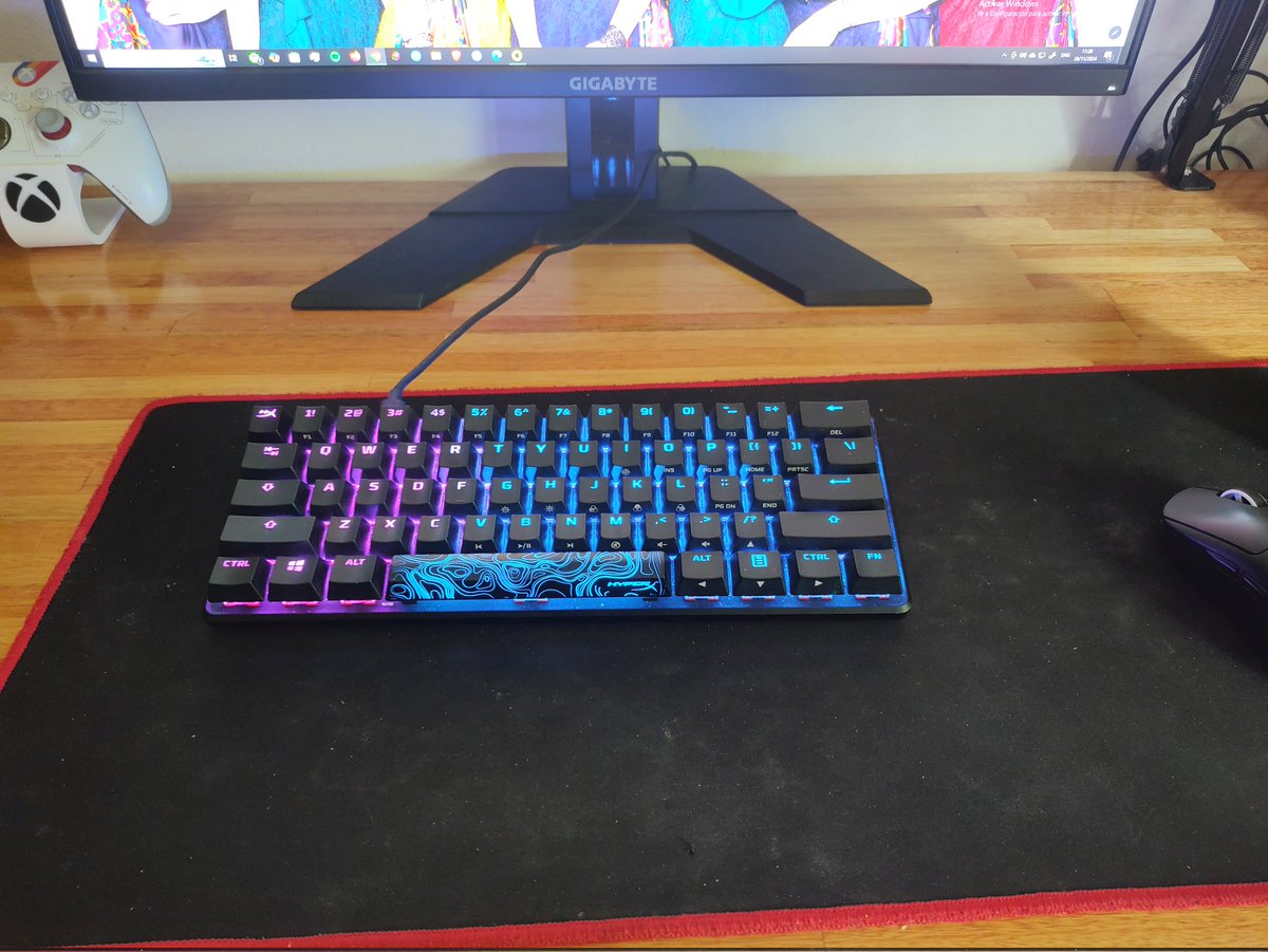 Myzeque's tweet photo. @GamevoxPosting El teclado 60% es un camino de ida, con el tiempo te das cuenta que no usas casi nunca las flechitas https://t.co/Me7R6jFd9t