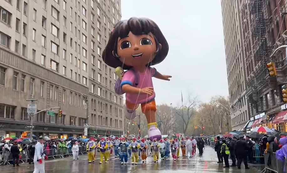 Me trying to run away from my problems #MacysParade