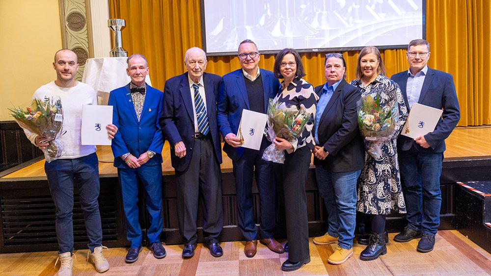 Opetus- ja kulttuuriministeriö on myöntänyt vuoden 2024 valtakunnallisen Liikkuvat-palkinnon Liikunnan aluejärjestöille. 🎉

Liikunnan aluejärjestöt ovat olennainen osa Liikkuvat-kokonaisuuden toteutusta koko elämänkulussa ja tekevät tiivistä yhteistyötä kaikkien Liikkuvien