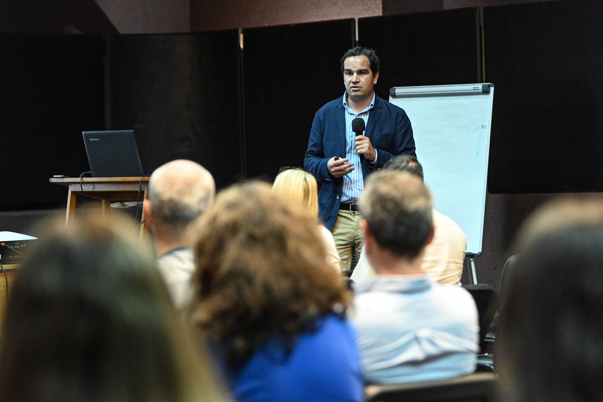 Equipos de la #RAP Metropolitana participaron de una actividad de presentación e intercambio sobre: 
👉"Modelo de gestión de rehabilitación física interniveles, interinstitucional e intersectorial" 
👉Rol del fisioterapeuta en España
👉A cargo del experto español Federico Montero