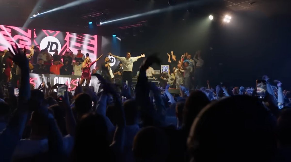 antivela's tweet photo. @redbullbatalla llegó a España y se van a cagar todos! 🔥✨
@chutyvk 🏆
#redbullbatalla #finalinternacional #españa #freestyle https://t.co/29WmOlnSaf
