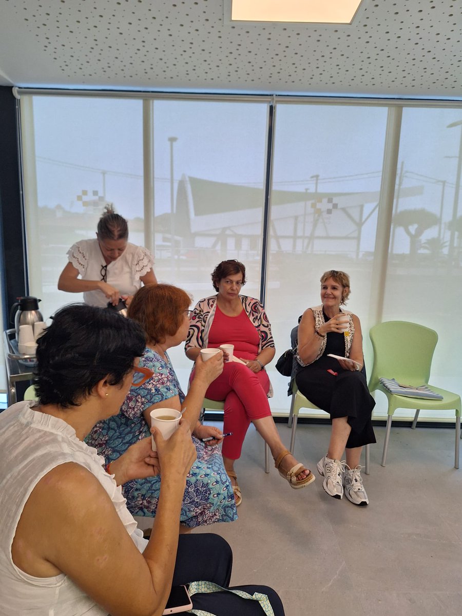 escuelapCAN's tweet photo. Cerramos el mes de noviembre en #ElHierro con un nuevo taller de #CaMama con nuestro equipo:
Paciente activa: María Carmen morales hernandez y nuestras compañeras Rosa Pérez, Nayra Acosta y Laura Padrón. Gracias a todas
#entreigualesmejor https://t.co/qZGzmbD5iU