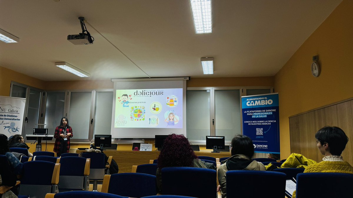 Lo_Delicious's tweet image. Hoy he podido dar una charla para @AdinuGalicia en el campus de Lugo de @UniversidadeUSC acerca de la realidad en consulta de nutrición.
Lo hemos pasado muy bien compartiendo.
Ha sido un gran placer 🤍✨
