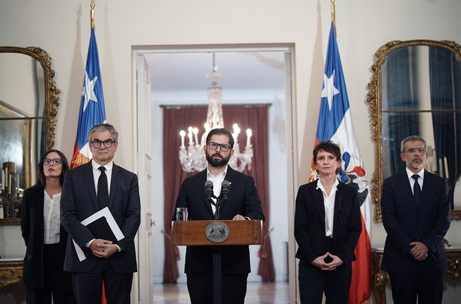 TenienteDan79's tweet photo. Que ves en esta foto?

El peor gobierno de la historia RT
La peor clase politica de la historia ❤️

#amigayotecreo #mesacentral #paronacional #boric #BoricAcosador #BoricNoTeCreo https://t.co/9D2SUCMWFU